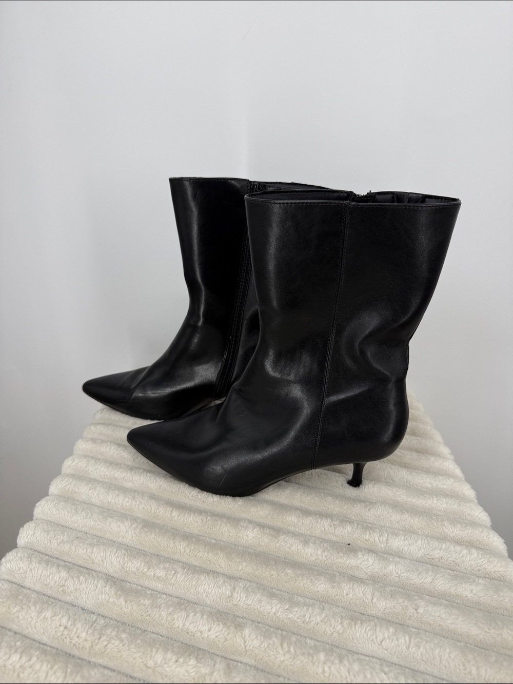 Vtg Rachel Zoe Black Faux Leather Pointed-Toe Mid-Calf Kitten Heel Boots 9.5